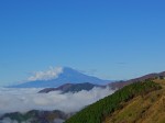 三ノ塔を下る途中・・富士山と鳥尾山を展望