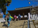 筑波山神社の山門へ