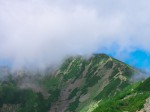小仙丈ケ岳より・・・雲が上がってきた仙丈ケ岳山頂付近