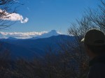 川苔山より本日最後の富士山仰ぐミラさん
