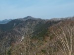 三ツドッケ（左）と蕎麦粒山（中央）＠日向沢ノ峰