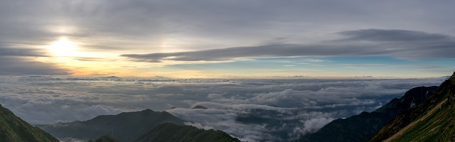 日の出と雲海＠五竜山荘前