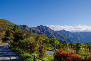 雲取山と白岩山を展望＠三峯神社駐車場