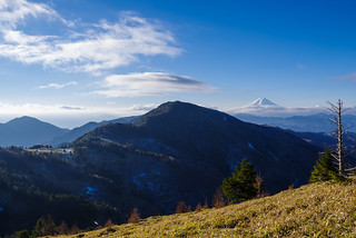 熊沢山を越えると富士山・小金沢山・雁ヶ腹摺山が見えてくる