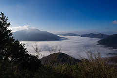 雲海に浮かぶ箱根山