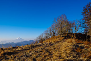 富士を眺め日蔭名栗山への稜線行く