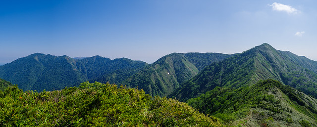 佐武流山（左）～苗場山～白砂山（右）＠猟師の頭