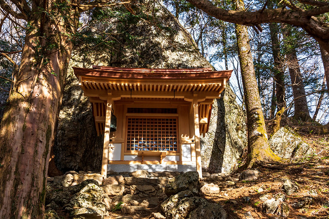 七ツ石神社