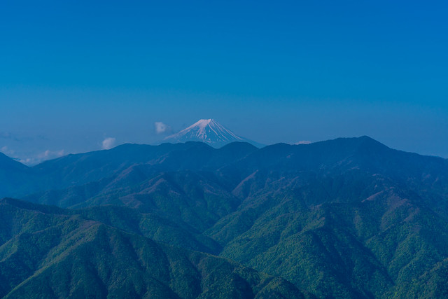 大菩薩連嶺から富士山が聳える＠露岩のピーク