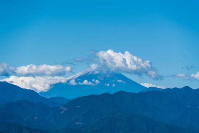 冠雪の富士山に雲迫る＠一丁平展望台