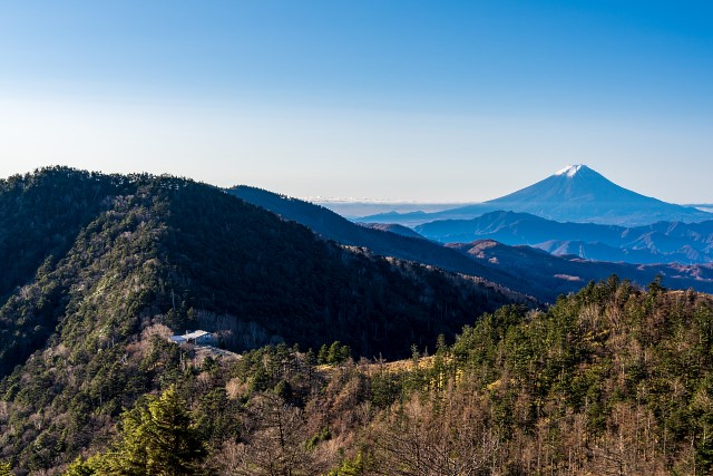 富士山と芥山荘＠妙見ノ頭