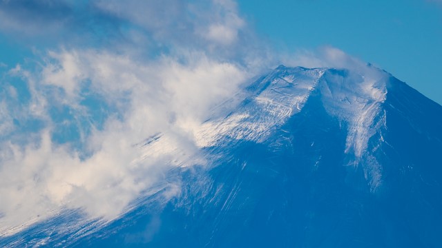寒気が入って荒れる富士山＠大岳山