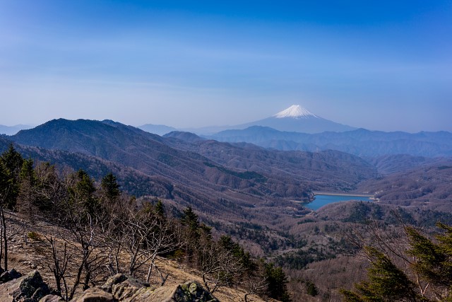 小金沢山と富士山＠雷岩