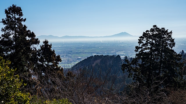 太平山神社から眺める筑波山
