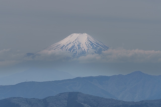 大岳山山頂から仰ぐ富士山