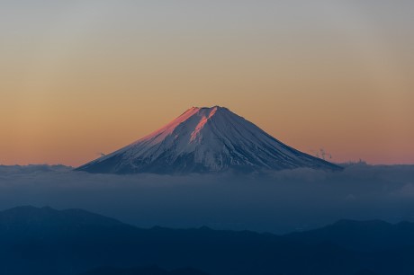 朝日に染まる富士＠大菩薩・雷岩