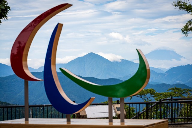 パラリンピックのシンボルモニュメント＠高尾山頂