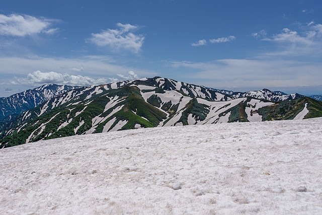 飯豊の山々＠杁差岳直下の雪渓