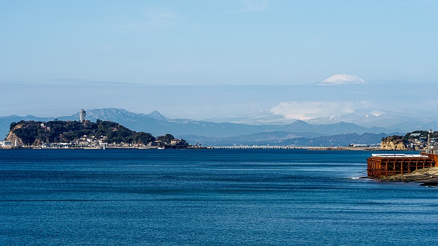 富士山と江の島・・背後には箱根の山＠稲村ヶ崎